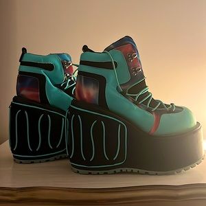 Dolls Kill Ultrasonic Overload Platform Sneakers (size 6)
